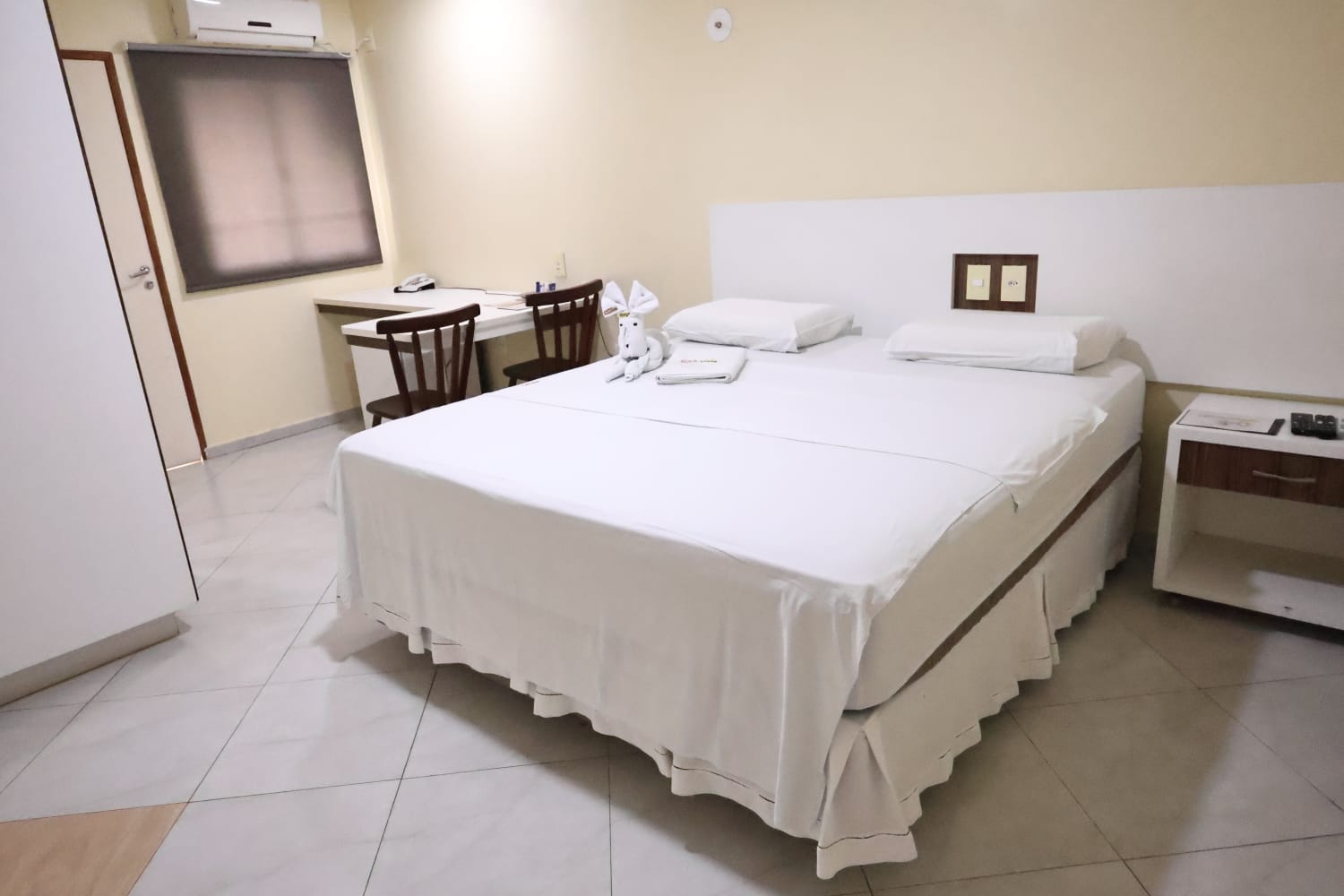 Quarto Casal no Hotel Bela Vista em Lavras da Mangabeira-CE